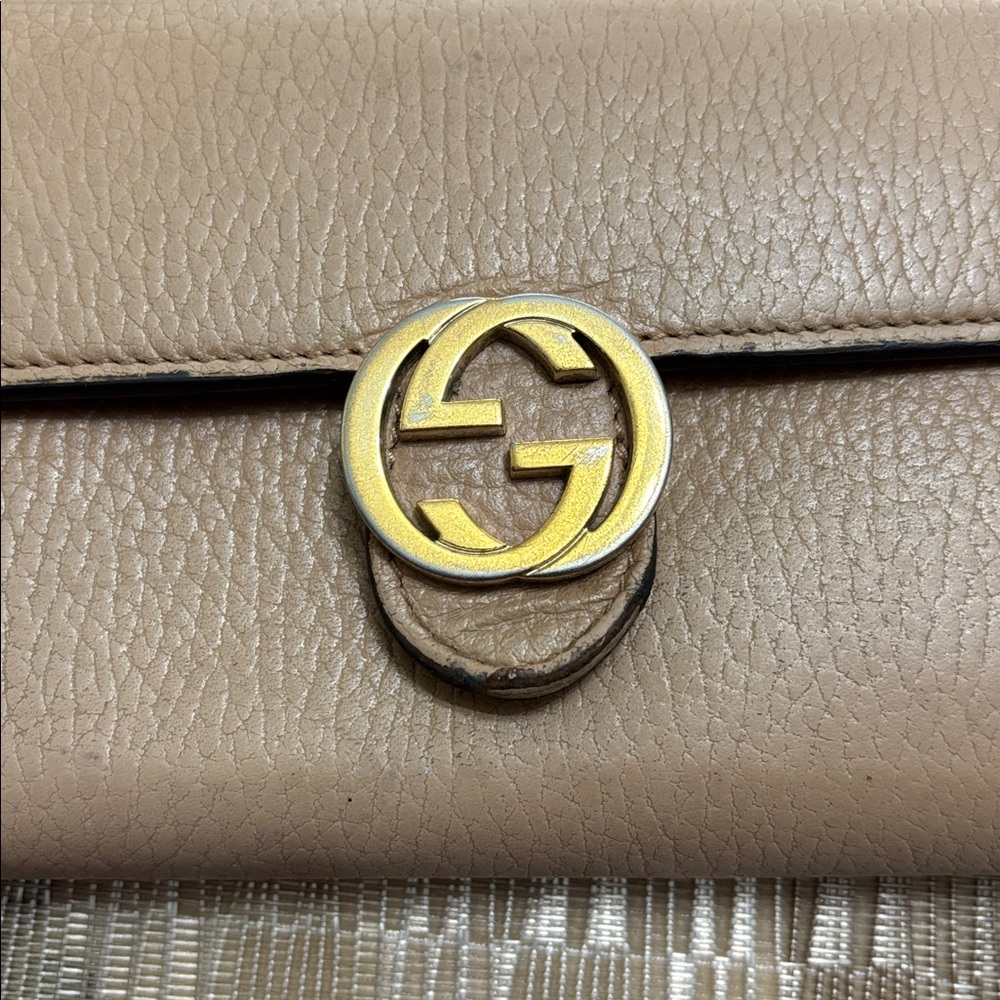 Gucci Beige Leather Wallet with Gold Logo